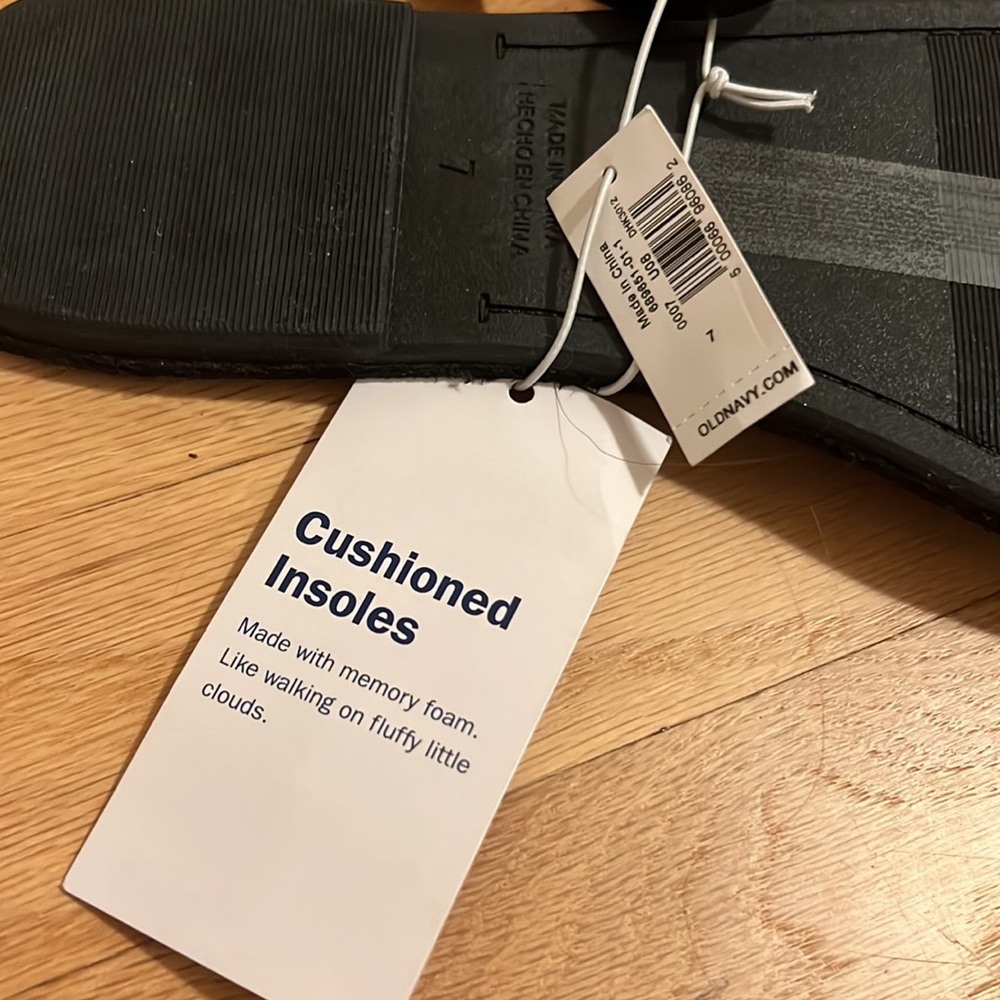 NWT Old Navy Sandals - Picture 3 of 3